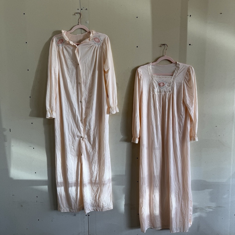 VTG Coquette Peach Peignoir Set - Snap Robe & Lace Nightgown M/L